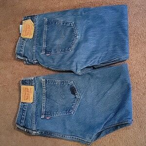 2 Levi's jeans